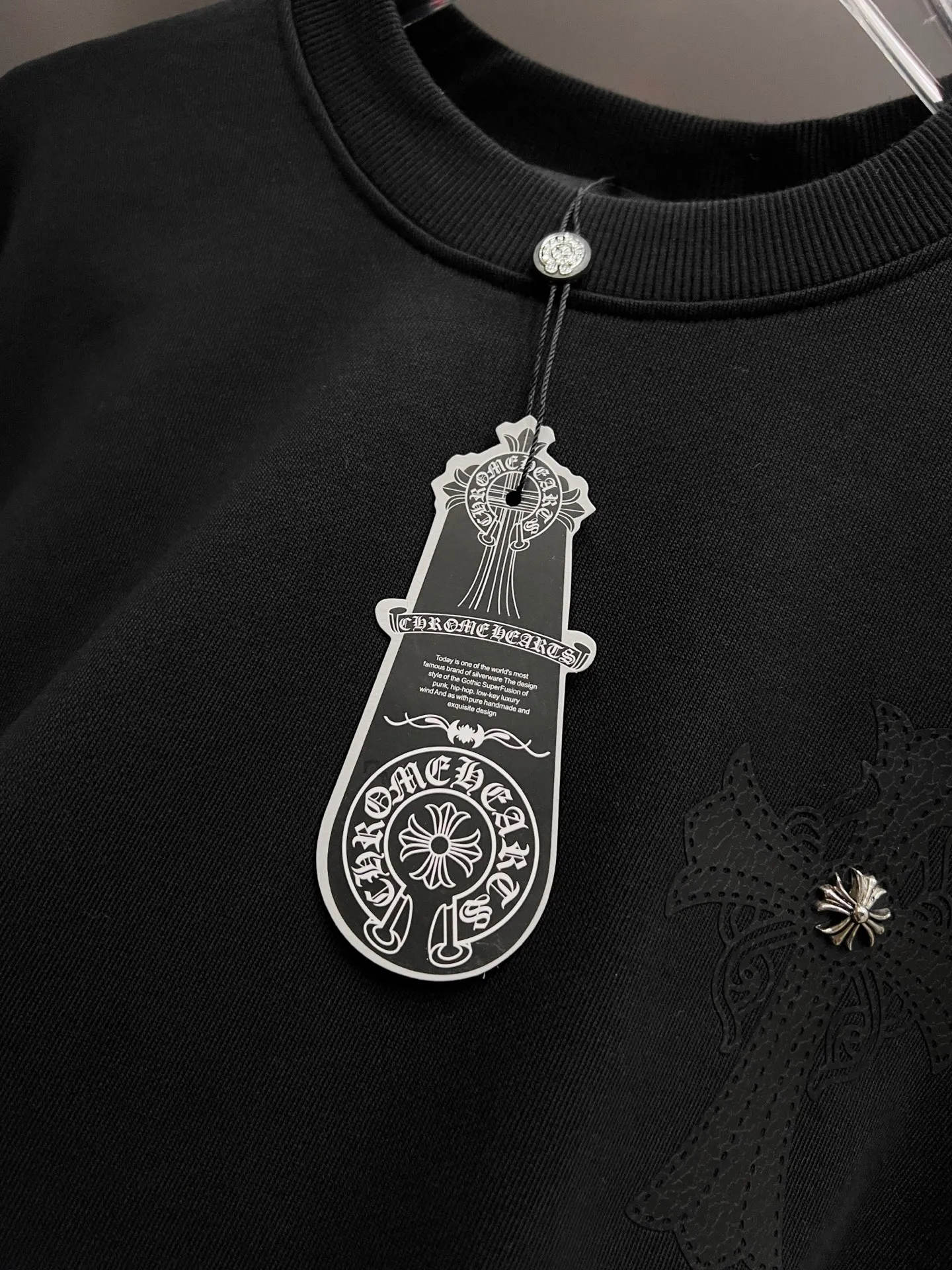 🅿️280 CH Crowe 2025 Autumn and Winter New Style Round Neck Long Sleeve Sweater Cross Patch Leather + Customized Hardware Metal Horseshoe Sanskrit Characters + Middle Eastern Australian Diamond Design Craftsmanship The real thing is great🔥Same style for men and women, loose version Size S M L XL XXL Five sizes Black White